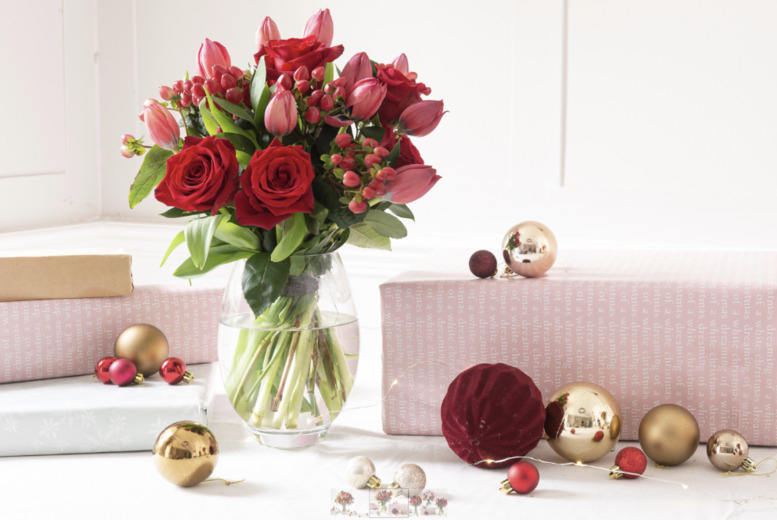 £3 for 40% Off Stunning Christmas Flower Bouquets - Seasonal Arrangements - Blossoming Gifts | Wowcher