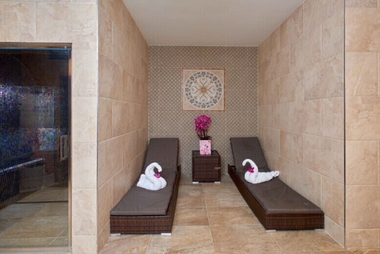 4* Luenire Spa Day: 60 Min Anti-Ageing Boost Facial & Face Massage with Spa Access - Canary Wharf | Wowcher