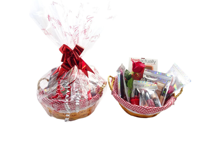 BRANDED Valentine's Day Hamper for Her: 25pc Luxury Perfume & Makeup Gift Set | Wowcher