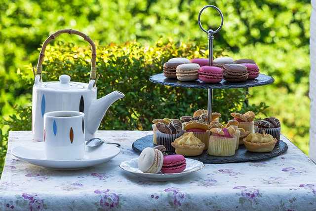 2nt Oxfordshire, Dinner & Afternoon Tea for 2