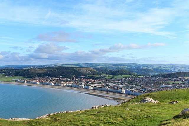 2nt Wales, Cream Tea & Buck's Fizz for 2 @ Ambassador Hotel