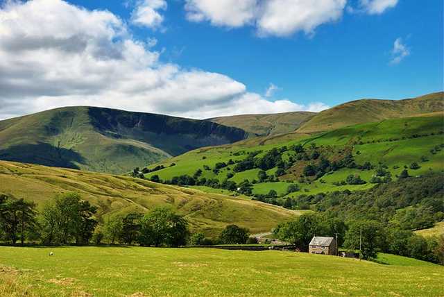 2-3nt Cumbria Countryside Inn Stay, B'fast & Late Checkout for 2