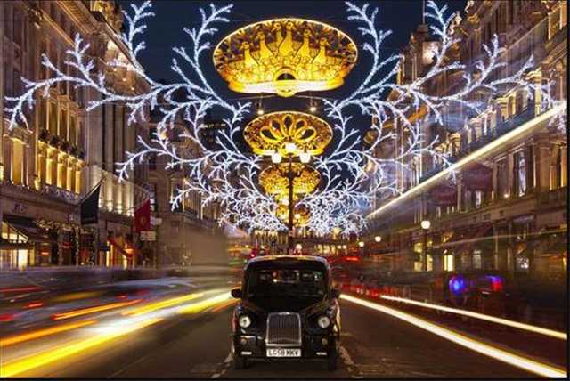 3* or 4* London Stay, B'fast & Christmas Lights by Night Tour