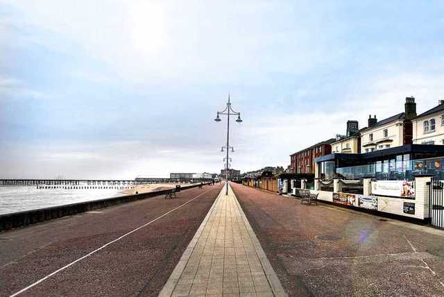 Lowestoft Seaside Stay with Breakfast for 2