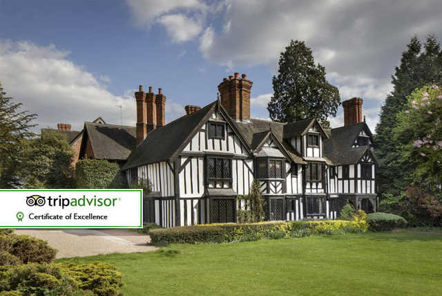 4* Warwickshire Stay for 2, Breakfast, Spa Access & Prosecco 