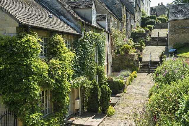 1-2nt 4* Cotswolds Inn Stay, 2-Course Dinner & Breakfast for 2