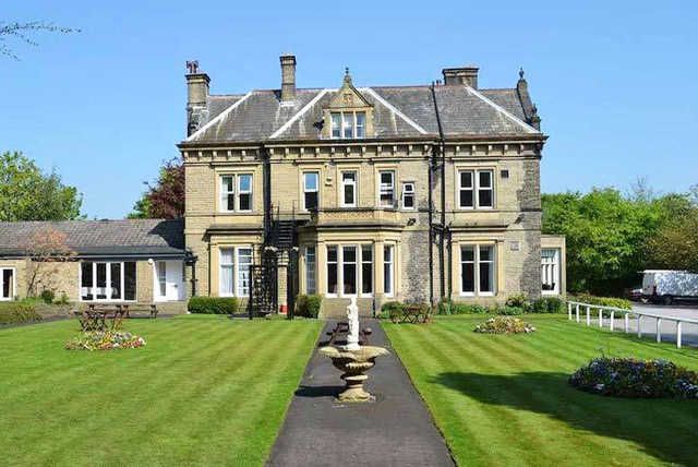 1-3nt Yorkshire Stay, 2-Courses & Wine for 2 - Xmas & NYE Options!