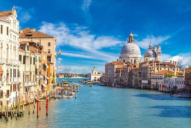 4* Venice, Breakfast & Flights - Multiple Airports + Optional Tours!