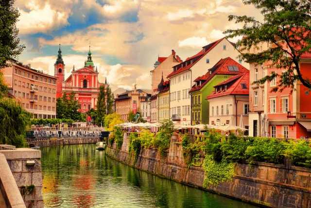 Ljubljana City Break, Mulled Wine, B’fast, River Cruise & Flights