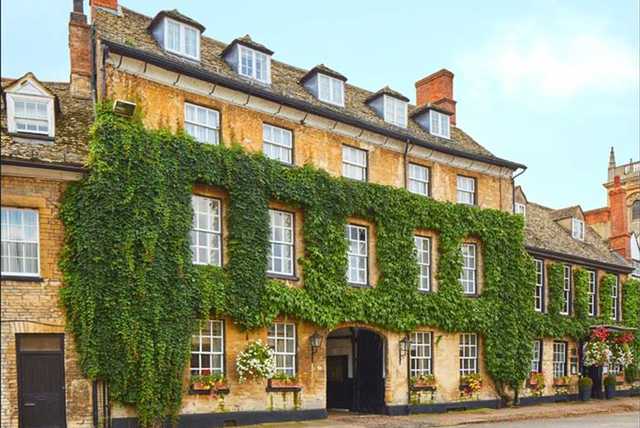 4* Luxury Oxfordshire Break, 3-Course Dinner & Breakfast for 2