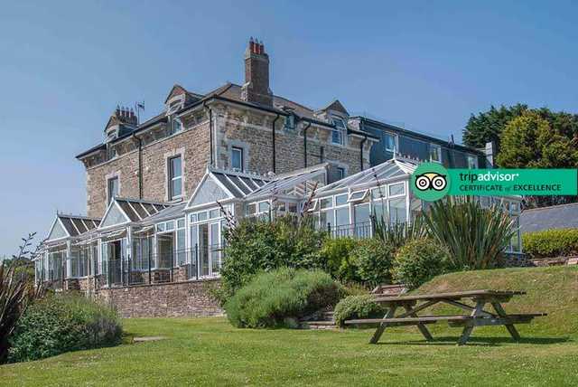 2-3nt 4* Cornwall Coast, 3-Course Dinner & 2 Bottles of Prosecco for 2