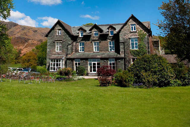 2nt Scenic Lake District Stay & Breakfast for 2