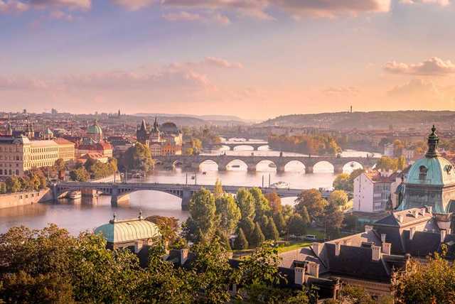 4* Central Prague Break, Vltava Cruise, Breakfast & Flights - Valentine's Dates