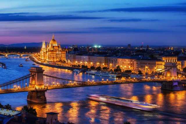 2-3nt 4* Budapest Stay, Breakfast, Danube Cruise & Flights