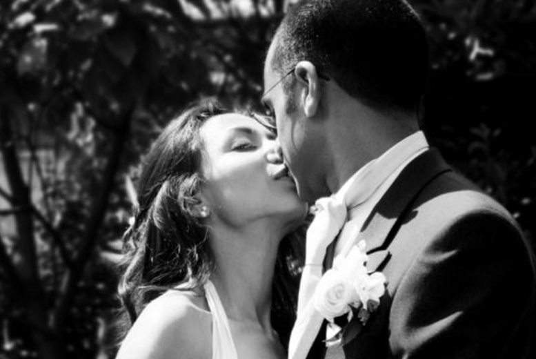£249 for a four-hour wedding photography package including a CD and box of up to 200 7″ x 5″ prints, £299 for a six-hour package from Studio Portraits