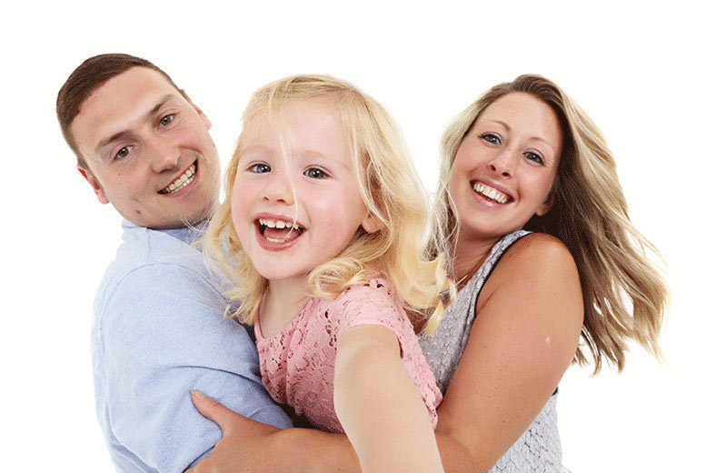 £9 for a family and pets photoshoot for up to 15 people with four 10” x 8” prints or one 16″ x 12″ canvas at Wink Photography – choose from Birmingham, Leicester or Stratford-upon-Avon locations!
