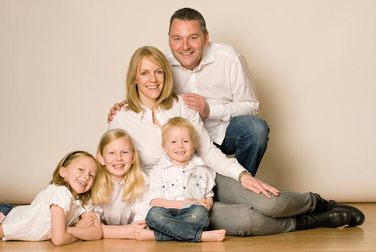 £9 instead of £160 for a family photoshoot at Barrett & Coe – choose from 127 locations and save 94%
