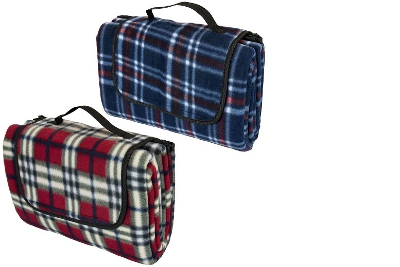 £6.99 instead of £24.99 for an XL waterproof picnic blanket available in blue or red tartan from London Exchain Store – save 72%