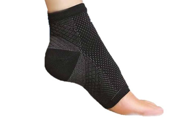 £4.99 instead of £19.99 for a pair of compression socks from Ugoagogo – save 75%