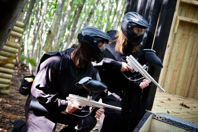 £10 instead of up to £224.70 for a day of paintball for up to 10 people including 100 balls each and a light lunch with Thunder Ridge Paintball – choose from over 35 locations and save up to 96%